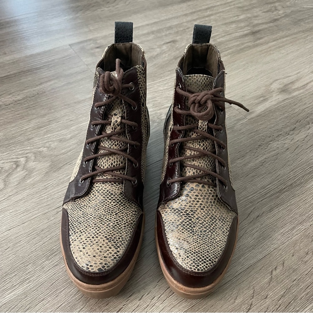 Women's Snakeskin Pattern Ankle Boots